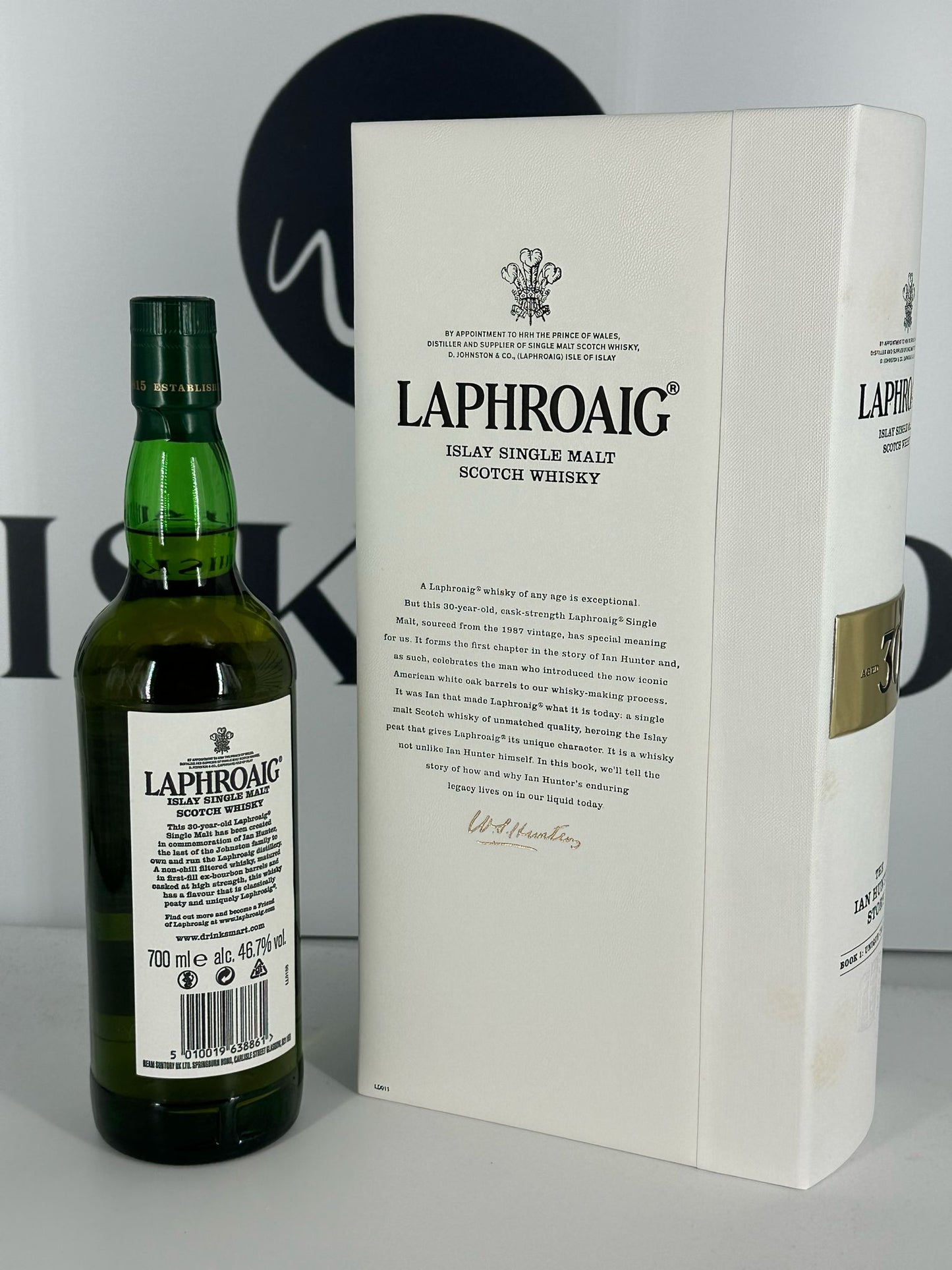 Laphroaig 30 years - The Ian Hunter Story - Book No.1